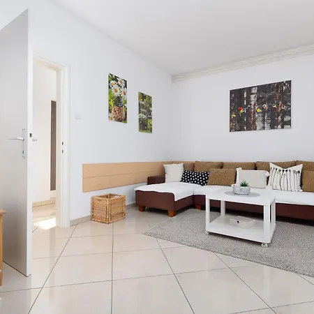 Emi Apartment