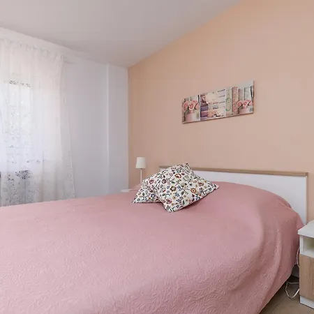 Emi Apartment *