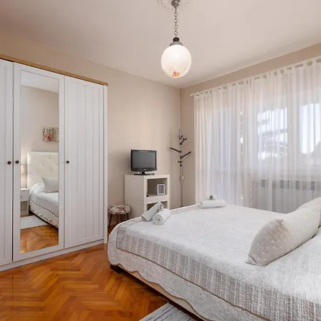 Emi Apartment *