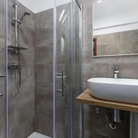 Apartament Emi *